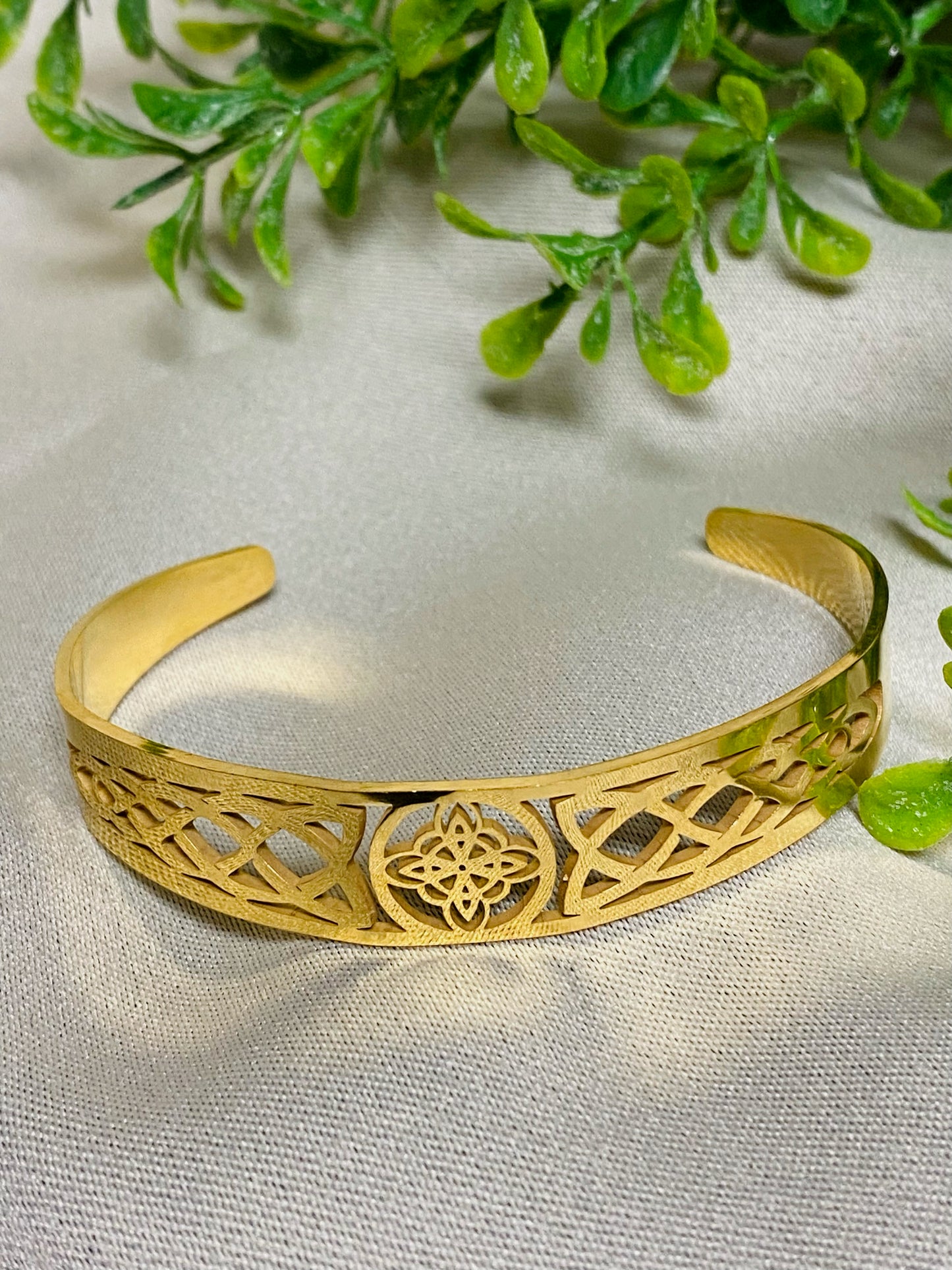 Witches Knot Protection Bangle